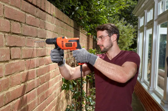 Berbequim percutor com fio 500 w Black + Decker BEH200-QS
